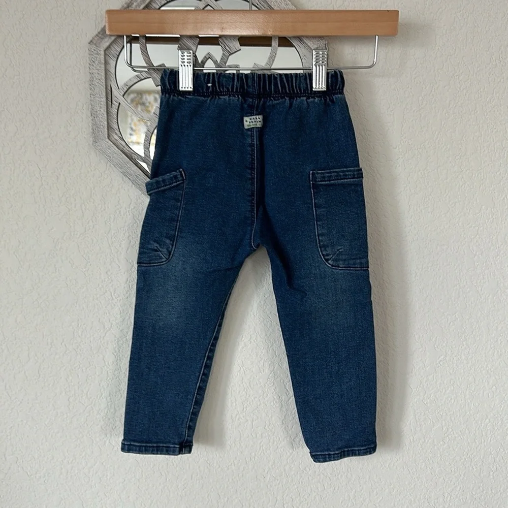Zara • Dark Wash Pull On Stretch Waist Tapered Denim Pants with Patch Pockets